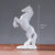 Statue Cheval Blanc en Résine: Artisanat Décoratif pour Bureau et Salon